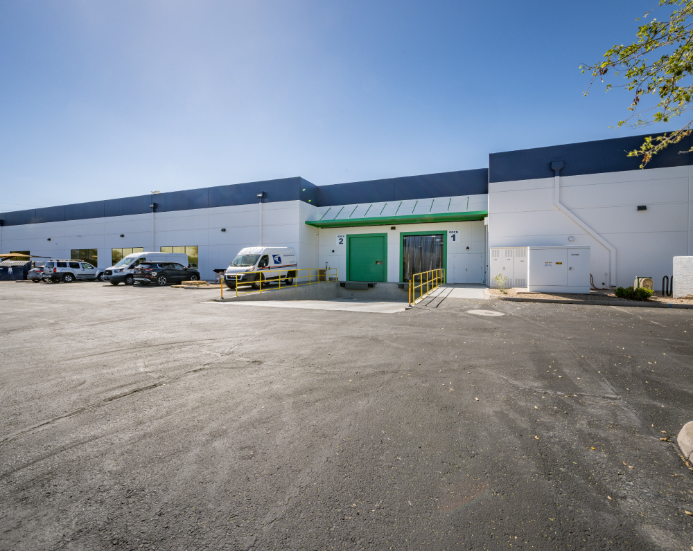 exterior view of the phoenix arizona warespace multi-unit storage facility loading area